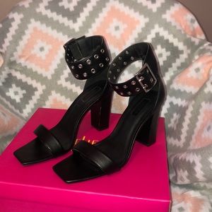Forever 21 black heels